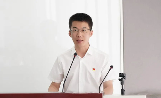党委委员、纪委书记杨明来作党建工作汇报.jpg